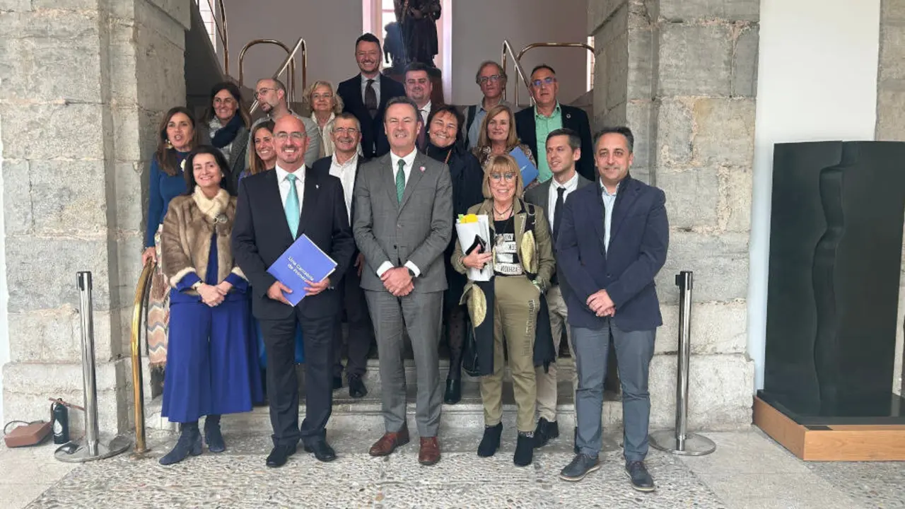 Comisi&oacute;n en el Parlamento de Cantabria para presentar los presupuestos de la Consejer&iacute;a de Salud para 2025