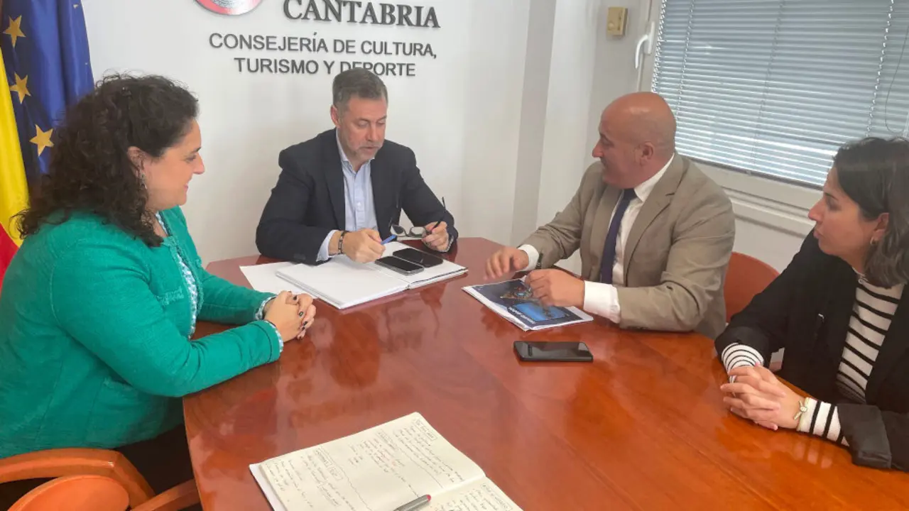 Mart&iacute;nez Abad reitera el apoyo del Gobierno al programa navide&ntilde;o de Cartes