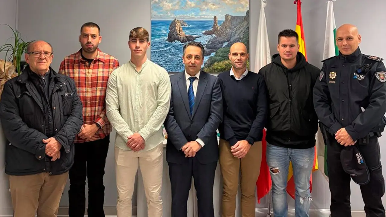El alcalde de Pi&eacute;lagos, Carlos Caram&eacute;s, junto a los nuevos agentes de Polic&iacute;a Local - AYUNTAMIENTO DE PI&Eacute;LAGOS