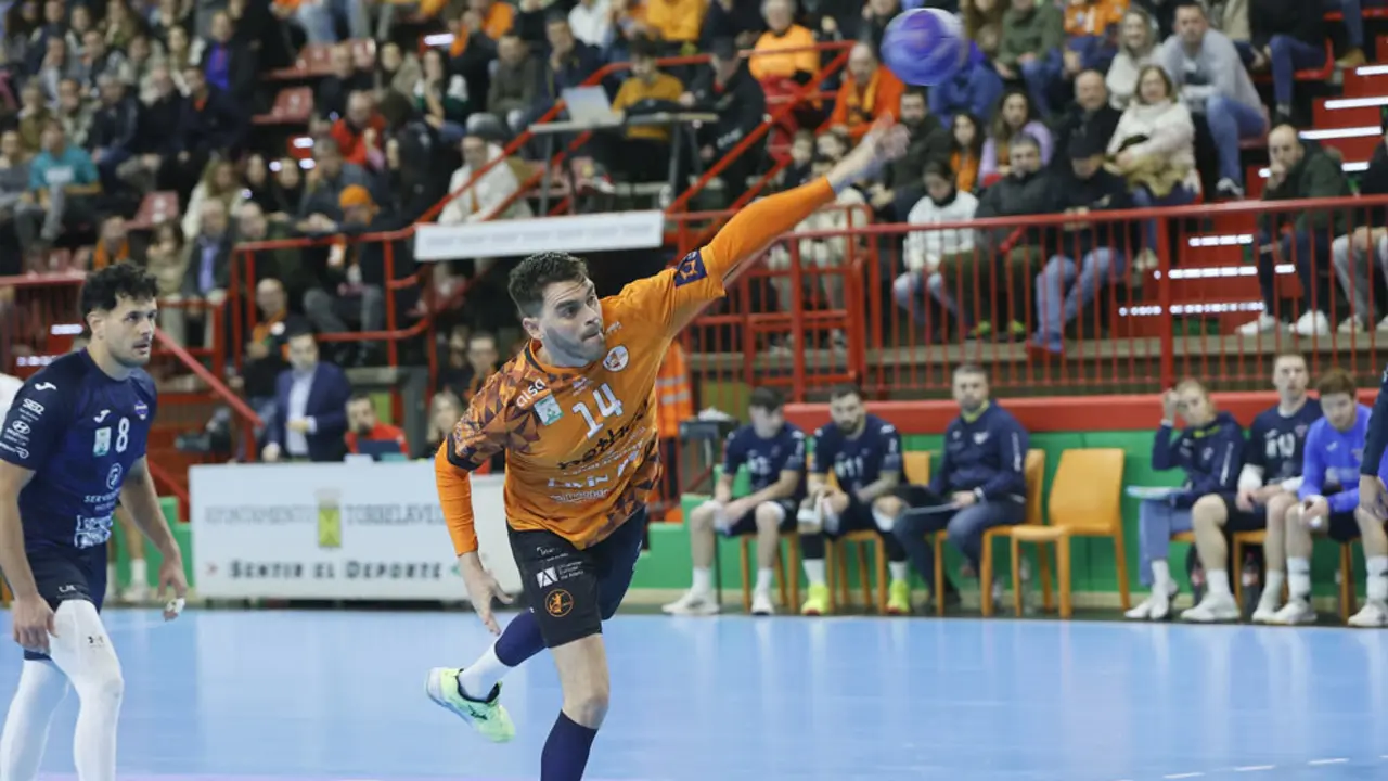 Javi Mu&ntilde;oz durante un partido del Bathco BM Torrelavega | Foto- BM Torrelavega