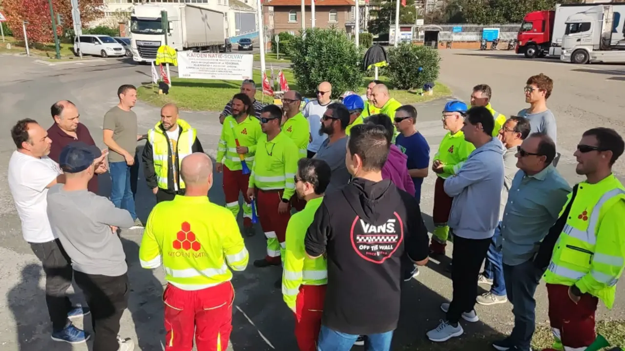 La huelga general en la log&iacute;stica de Solvay se mantiene tras una nueva mediaci&oacute;n sin acuerdo en el ORECLA