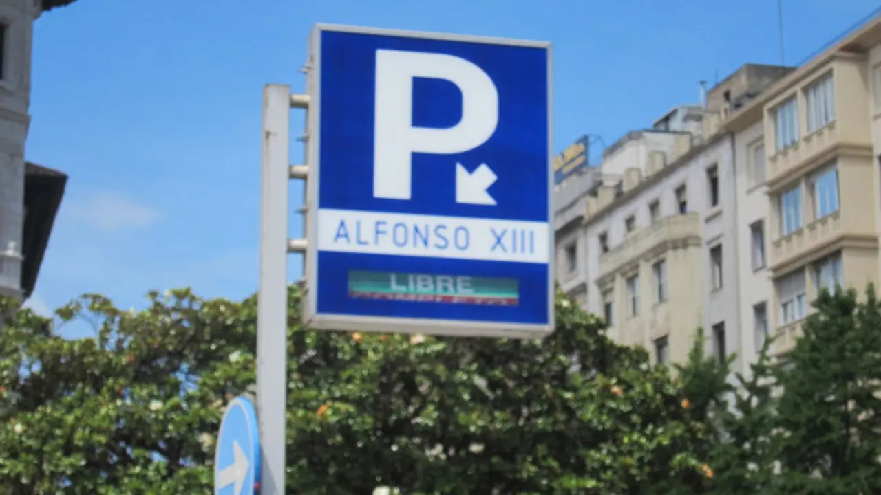 Se&ntilde;al del parking de Alfonso XIII en Santander