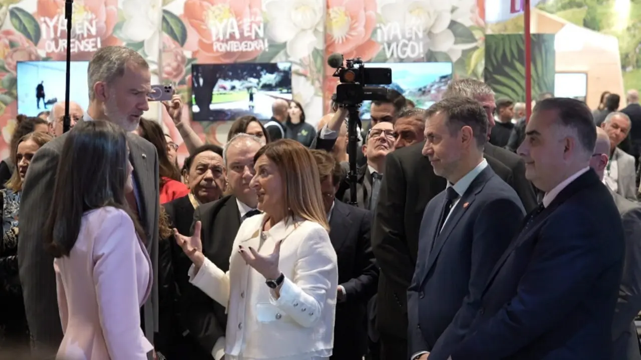 Visita de los Reyes al stand de Cantabria, recibidos por la presidenta regional, Mar&iacute;a Jos&eacute; S&aacute;enz de Buruaga, y varios consejeros | Gobierno de Cantabria