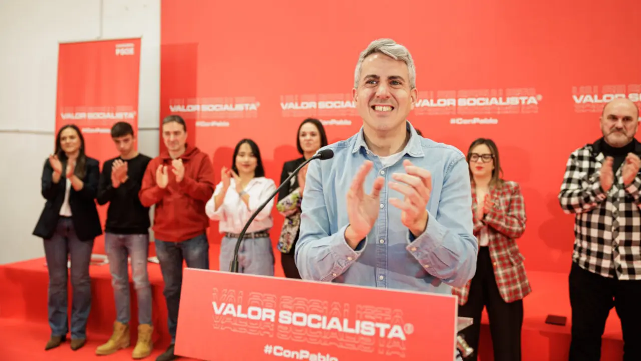 El secretario general del PSOE, Pablo Zuloaga, durante la presentaci&oacute;n de su candidatura a su tercer mandato