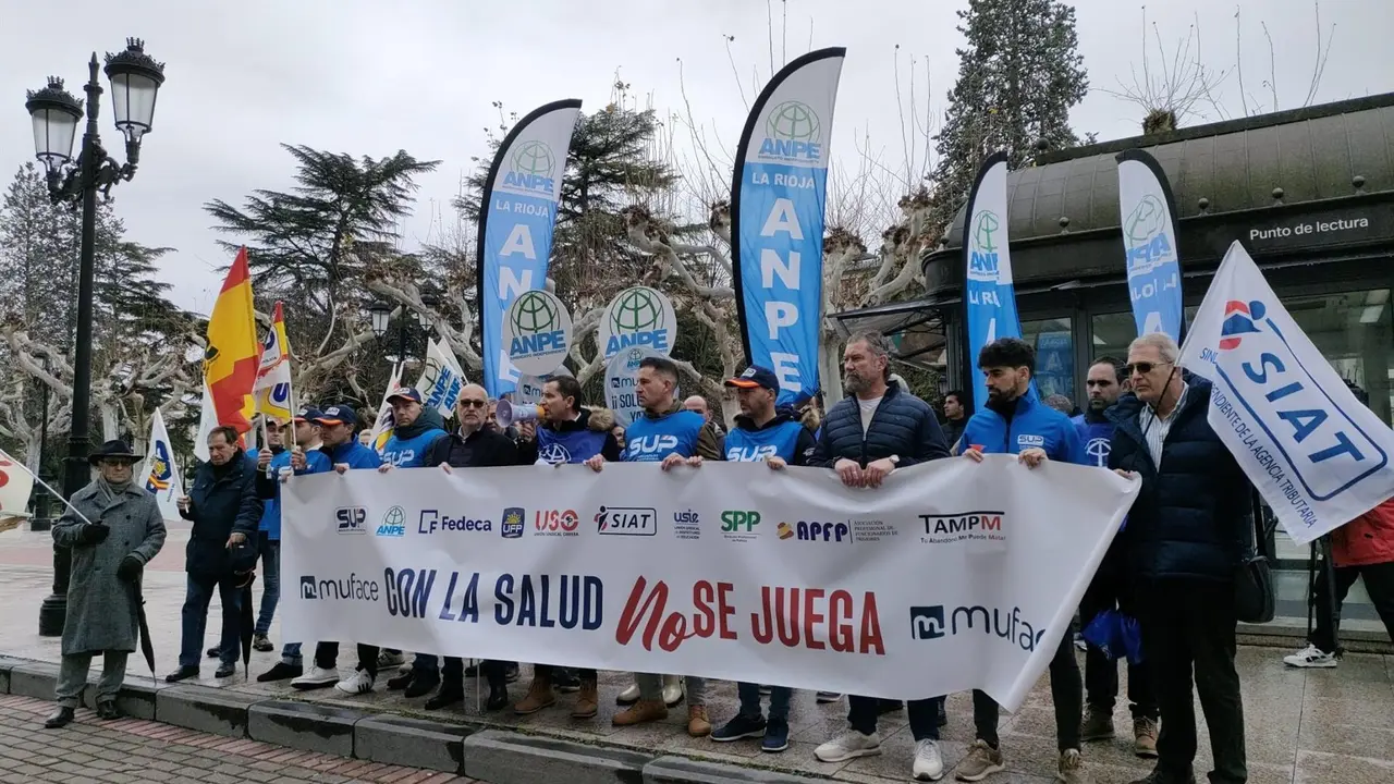Concentración en Logroño de la Plataforma Intersindical por la situación de MUFACE 