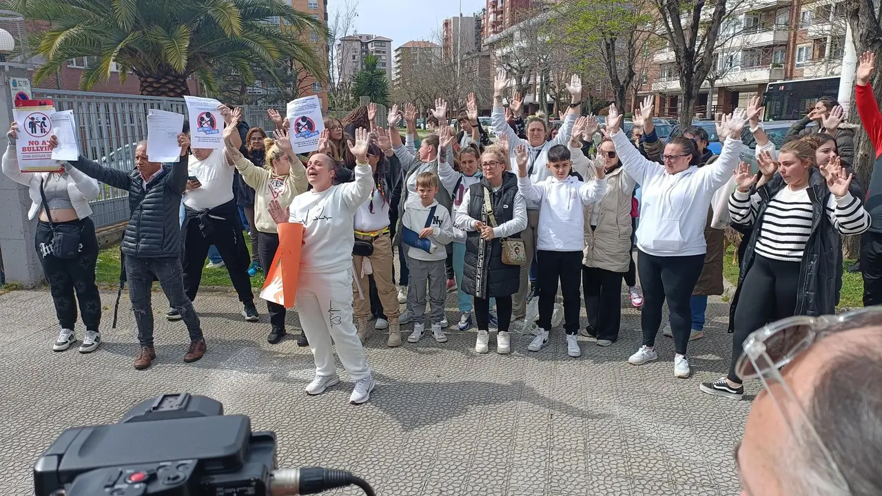 Concentración por la agresión a un menor con parálisis cerebral en el IES Torres Quevedo de Santander