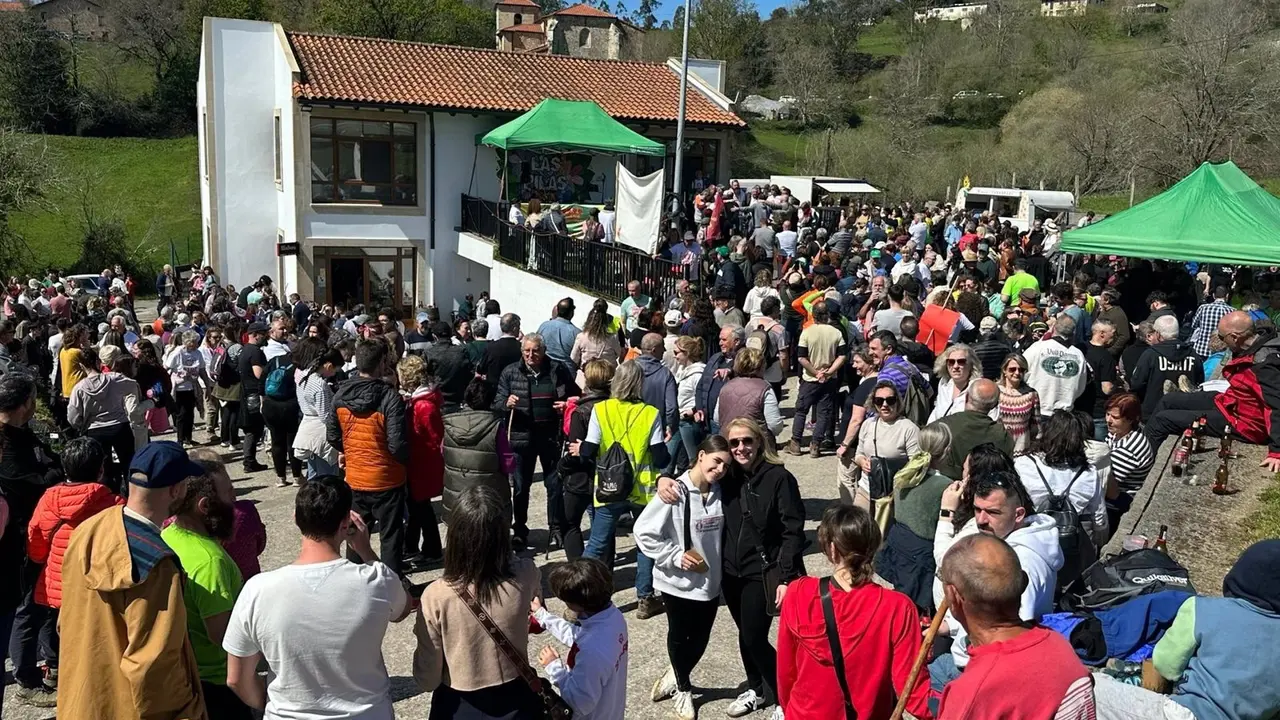 Unas 1.500 personas marchan en Ribamontán al Monte contra la planta de biometano prevista en Praves