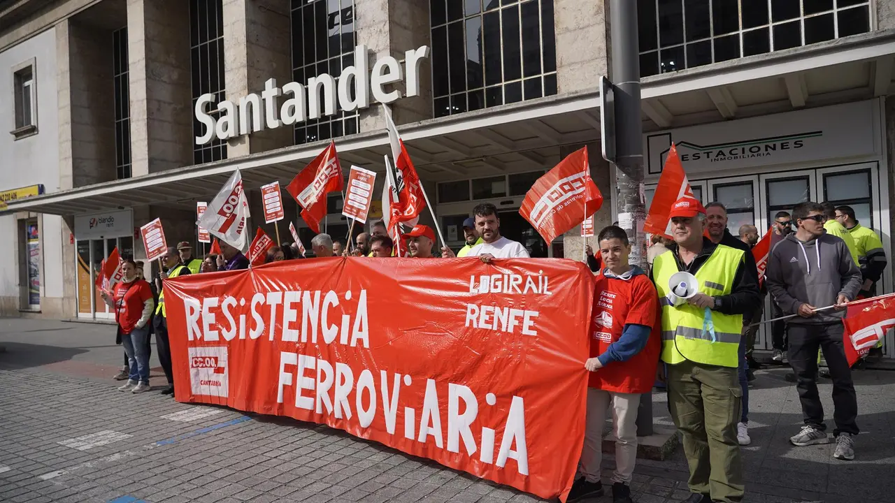 CCOO se concentra en Santander ante las "precarias condiciones laborales" del personal de LogiRAIL