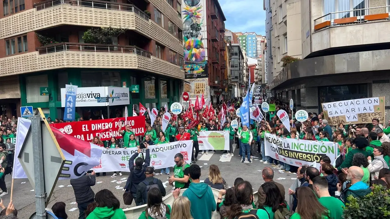 Manifestación durante la jornada de huelga docente del 3 de abril