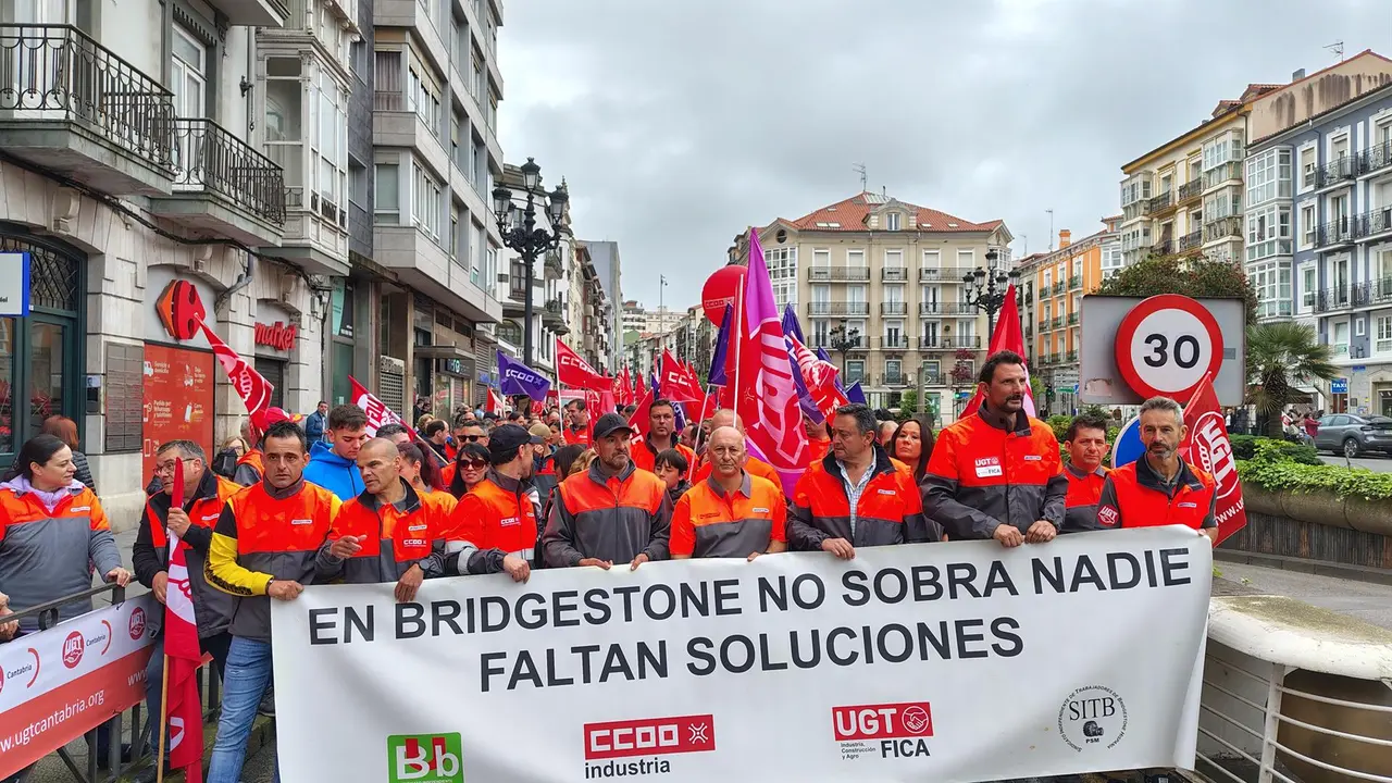 Trabajadores de Bridgestone en la manifestación del 1 de Mayo