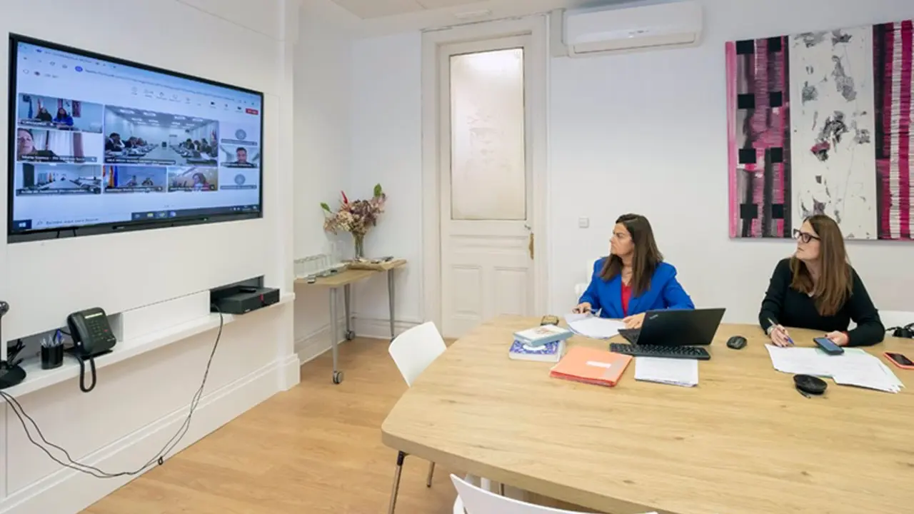 La consejera de Inclusión Social, Begoña Gómez del Río, y la directora del ICASS, Carmen Arce, en una Conferencia Sectorial