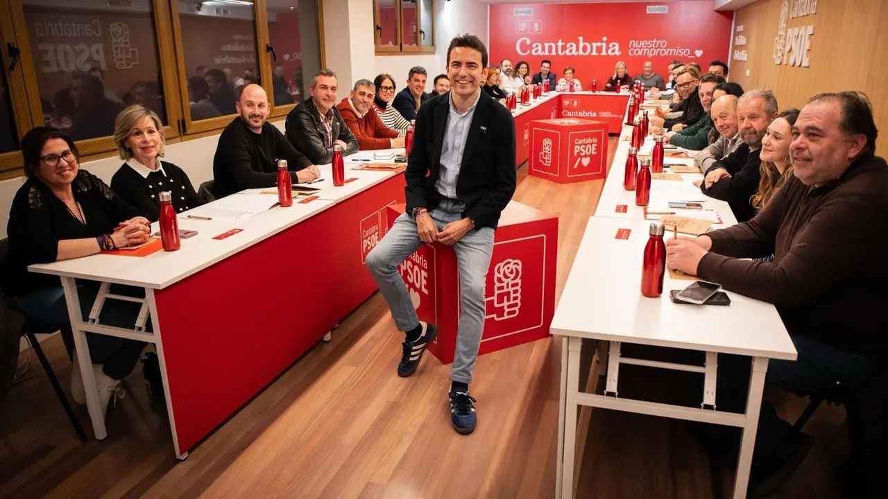El secretario general del PSOE de Cantabria, Pedro Casares, en una reunión de la Comisión Ejecutiva Autonómica