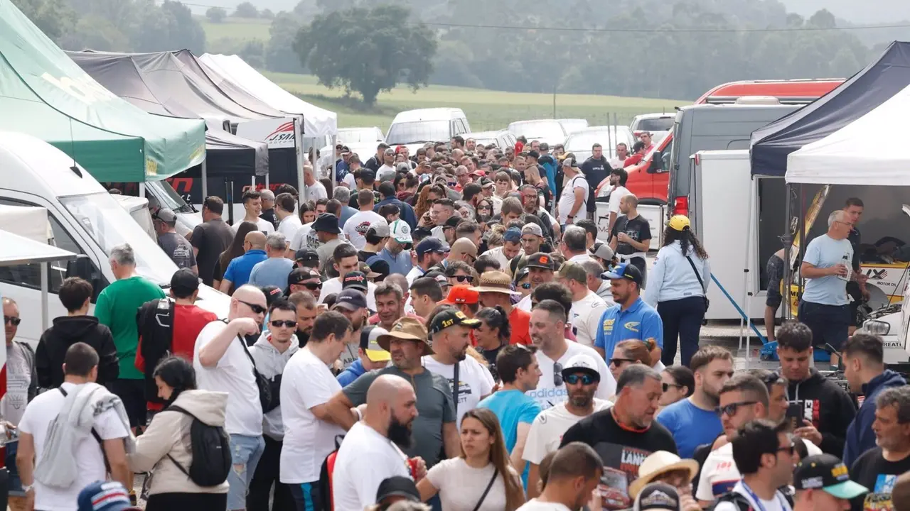 Público asistente al Rallye de Hoznayo