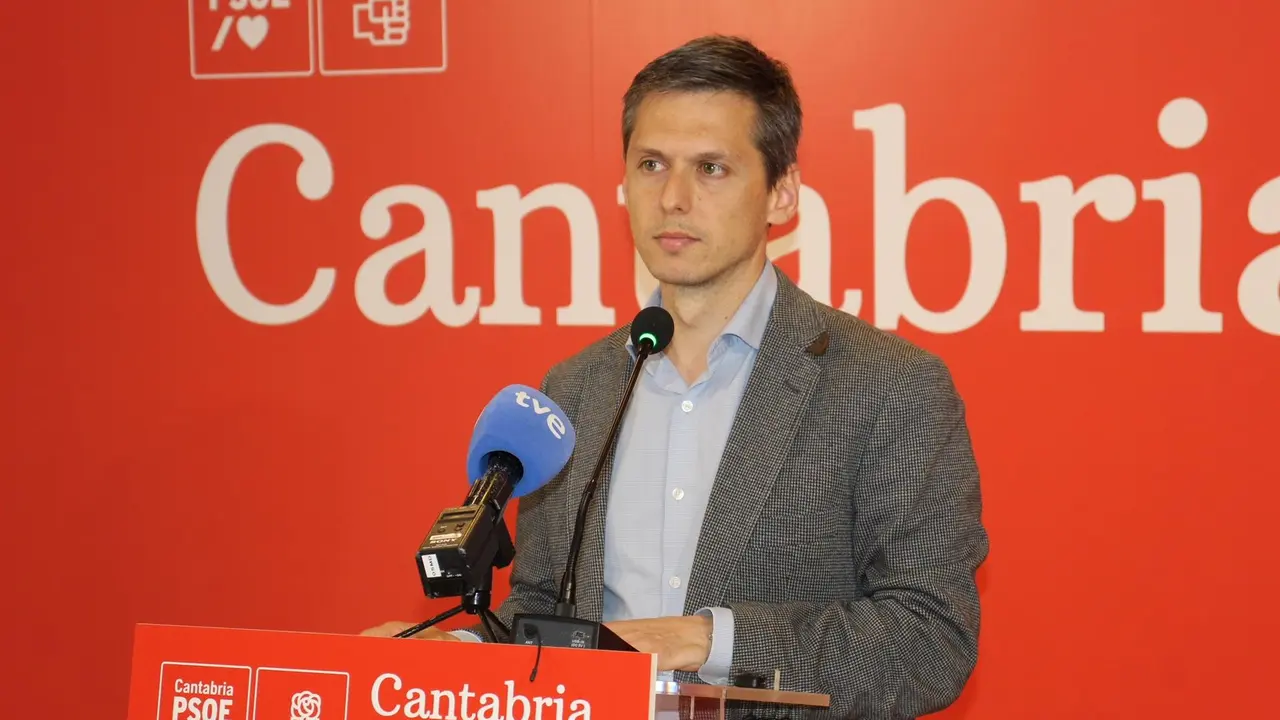 El portavoz parlamentario del PSOE, Mario Iglesias