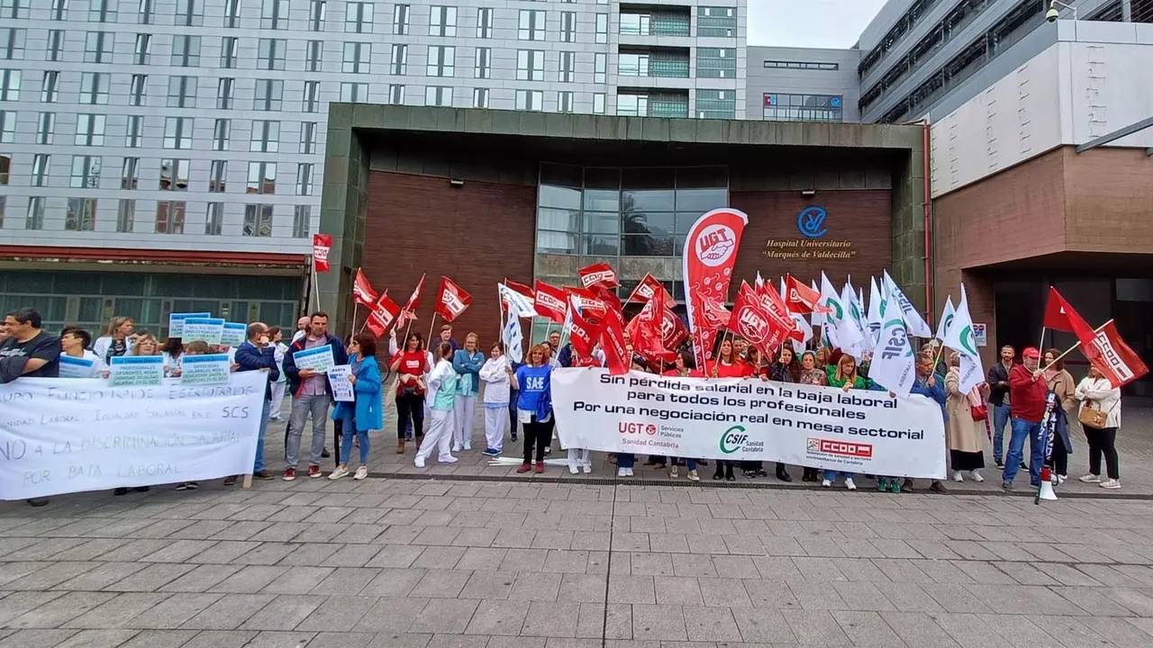 Continúan las concentraciones del personal de la sanidad ante %22la injusta y déspota gestión%22 de Salud