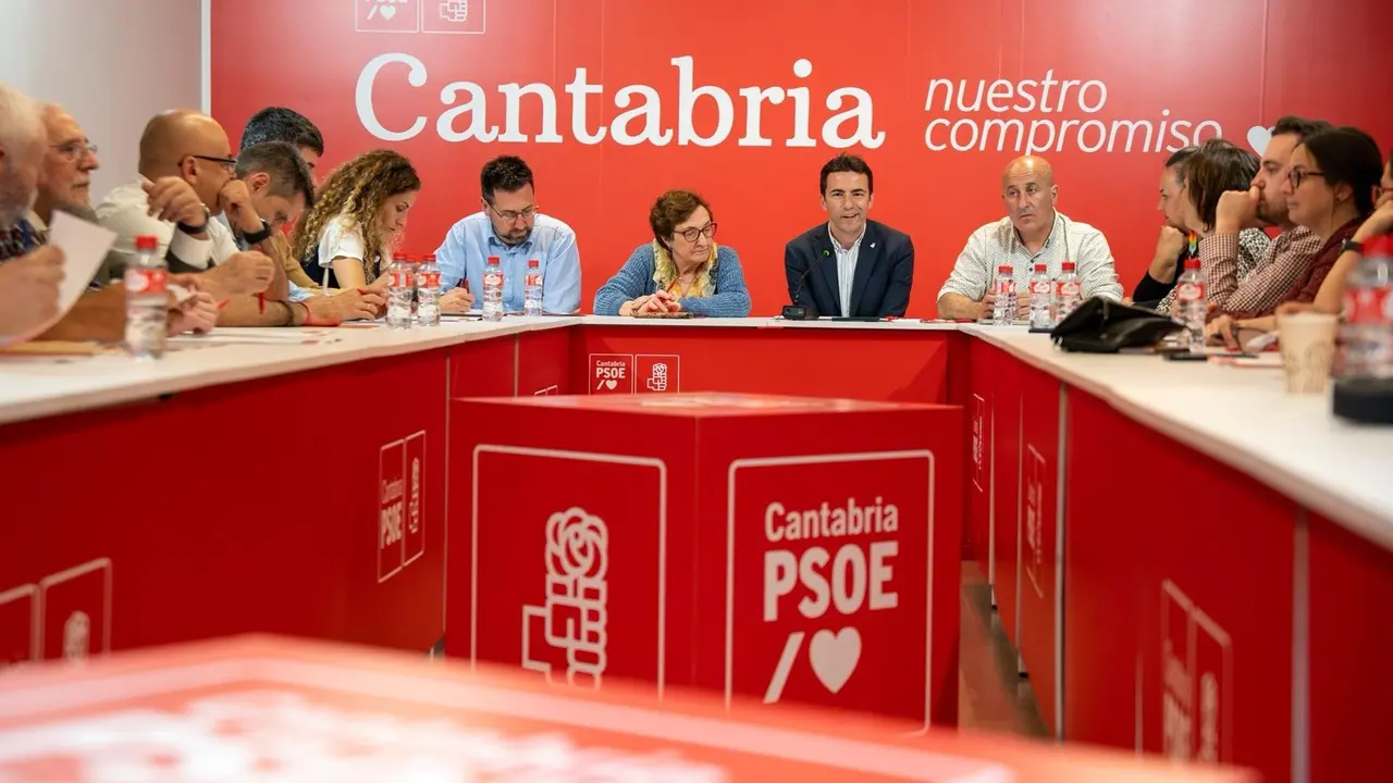 Reunión de Casares y los secretarios generales de las agrupaciones locales