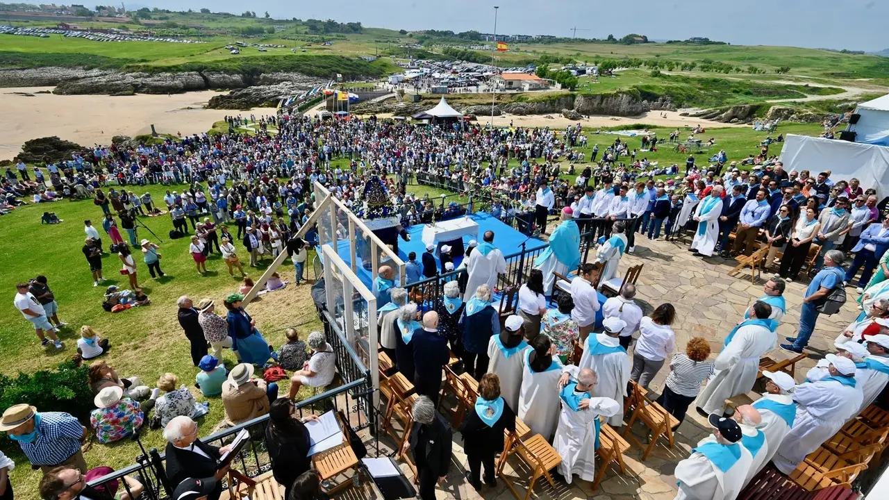 Celebración de la misa por la Virgen del Mar en la isla