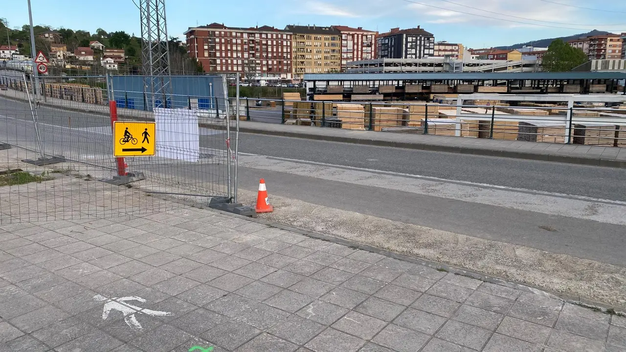 Obras en el acceso a la pasarela sobre el río Besaya