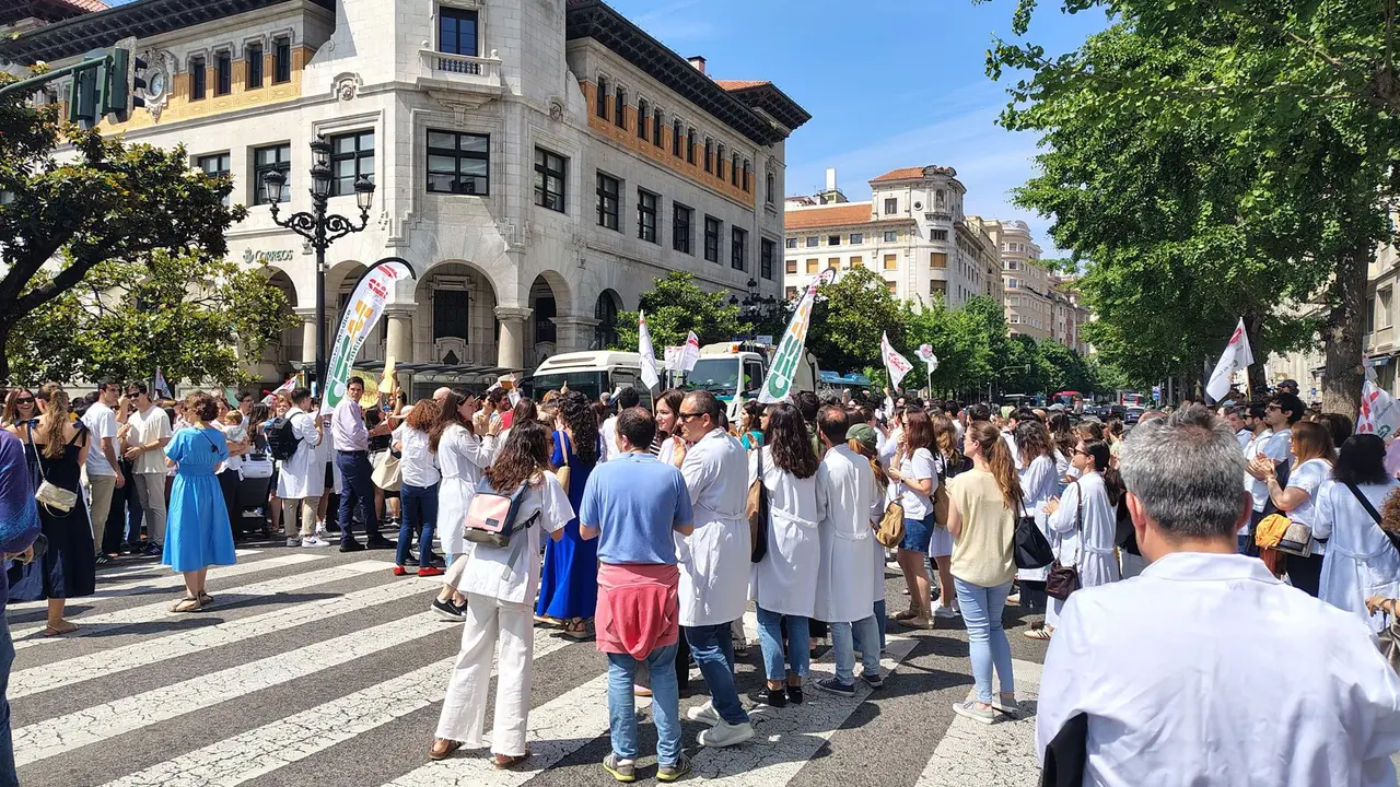 Concentración de médicos hoy en Santander