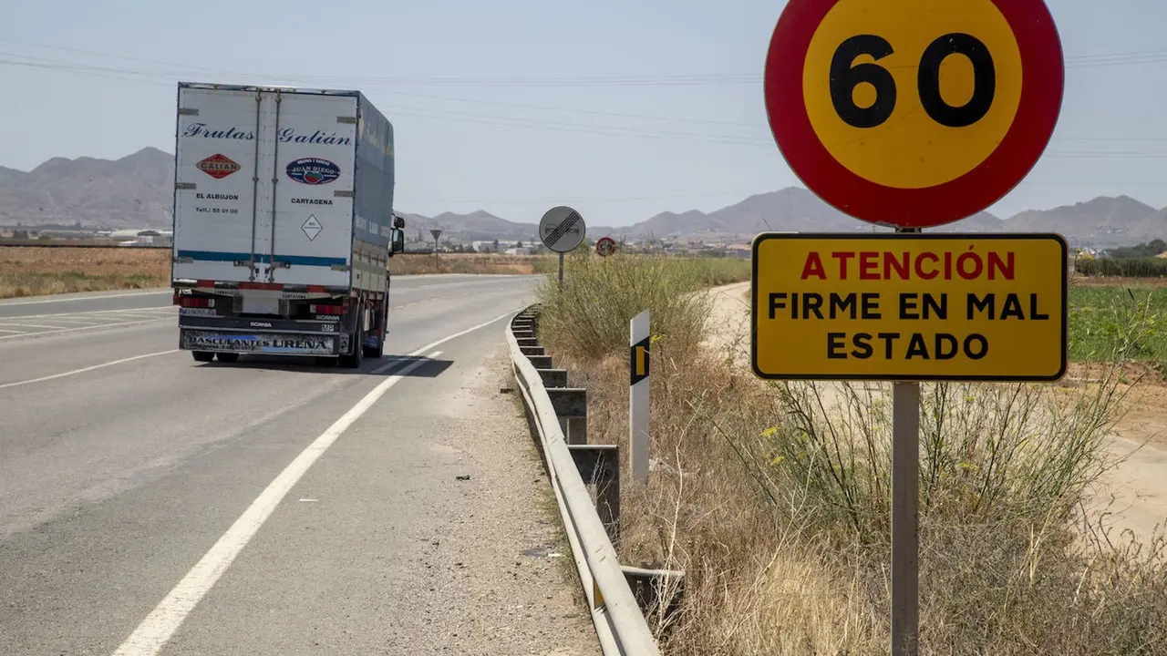 Imagen de una carretera en mal estado en España