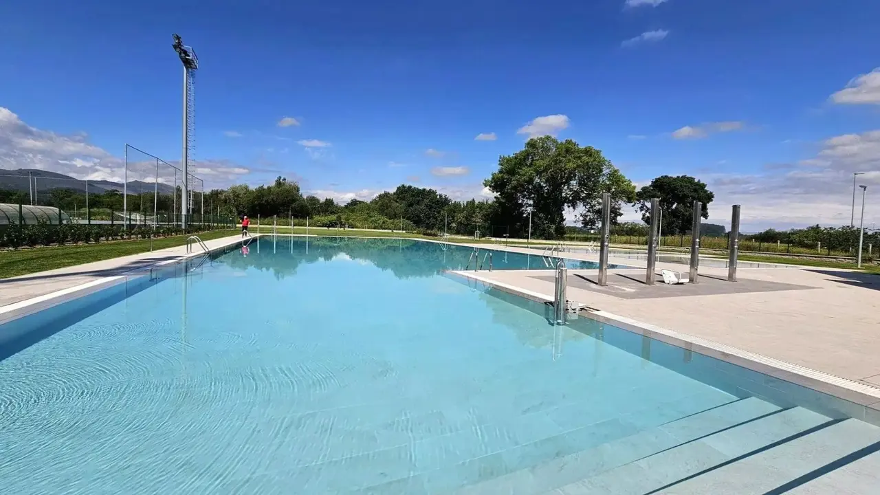 Piscinas de Verano de Torrelavega en Tanos