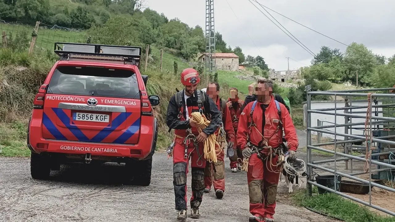 Localizados en perfecto estado los tres espele&oacute;logos catalanes de Cueto-Coventosa, que ya est&aacute;n fuera de la cueva