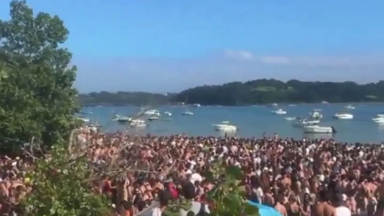 Macrobotellón en El Puntal