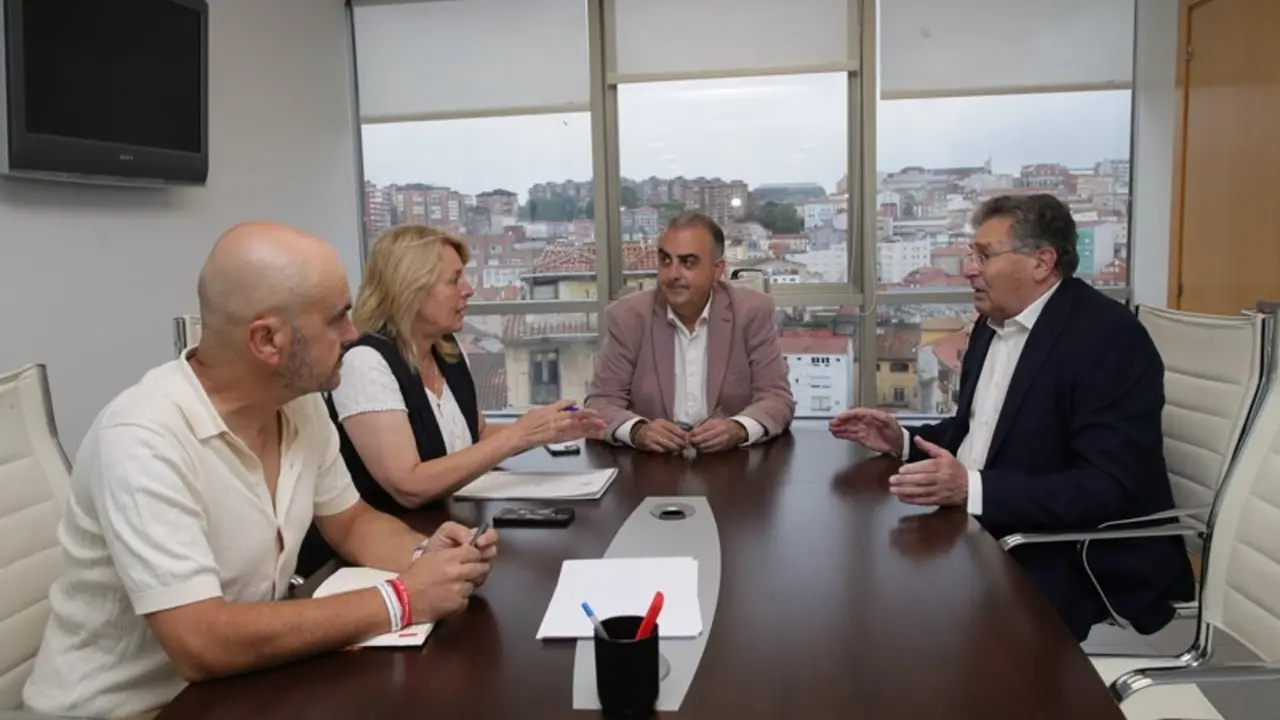 Reunión Gobierno-Ribamontán por los botellones en El Puntal