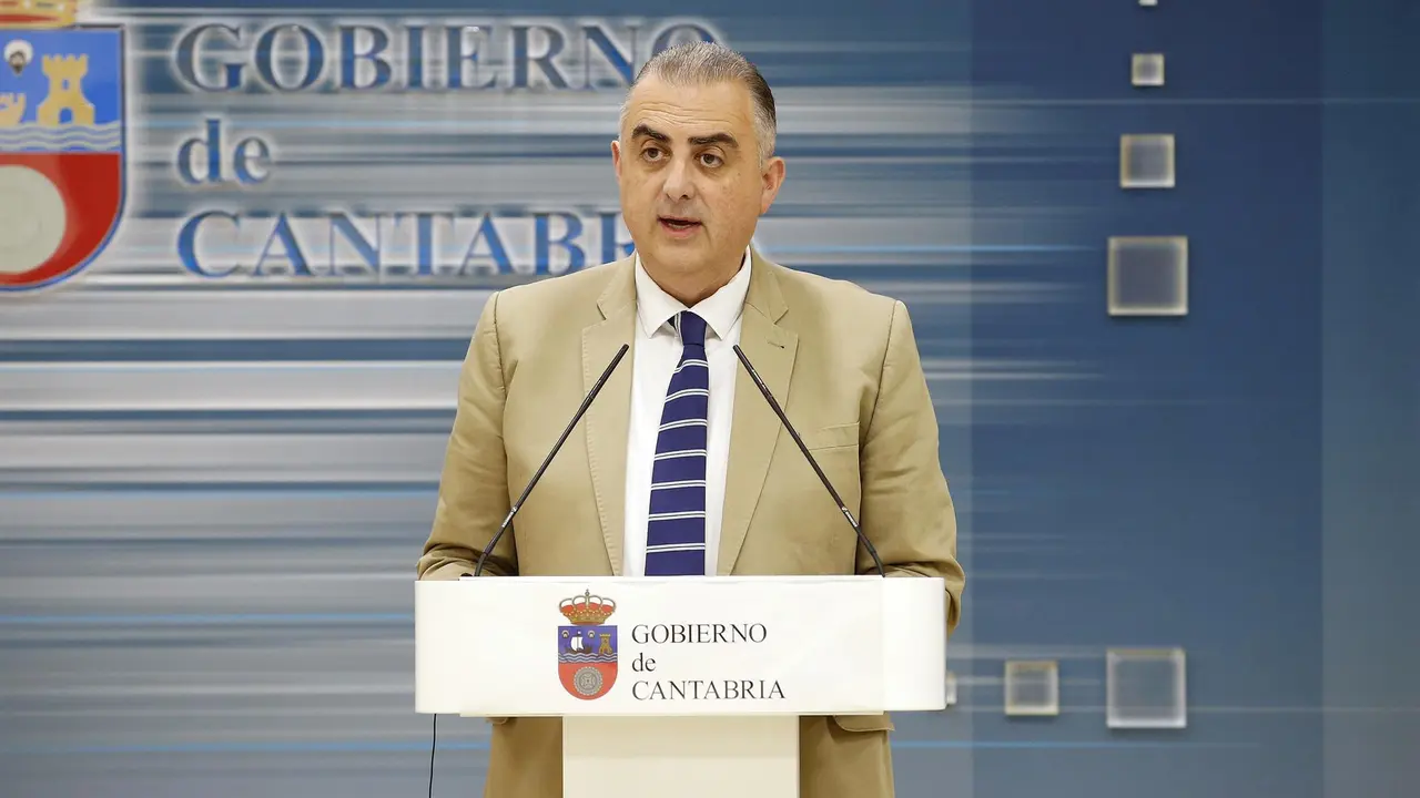 El consejero de Fomento, Vivienda, Ordenación del Territorio y Medio Ambiente, Roberto Media