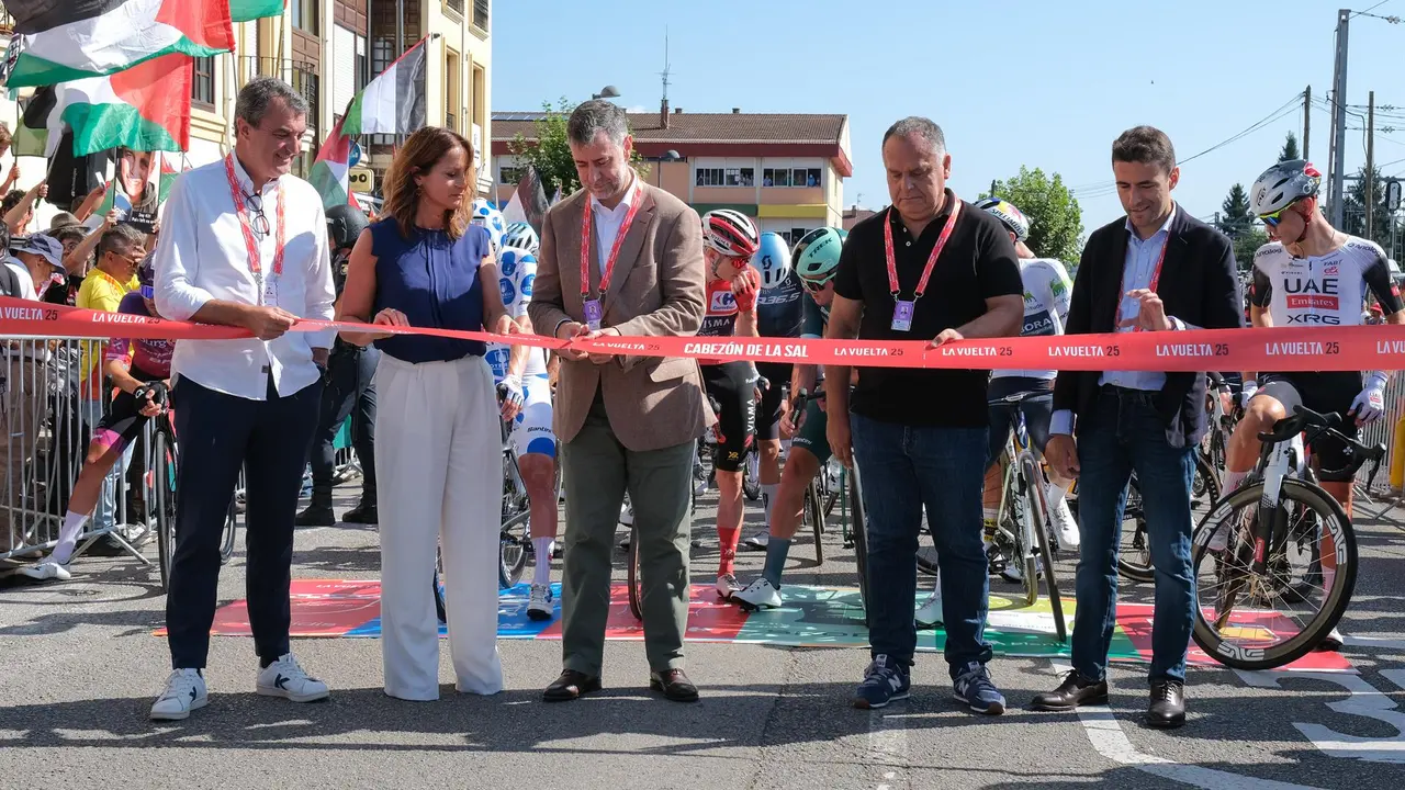 Salida de la Vuelta Ciclista a España desde Cabezón de la Sal