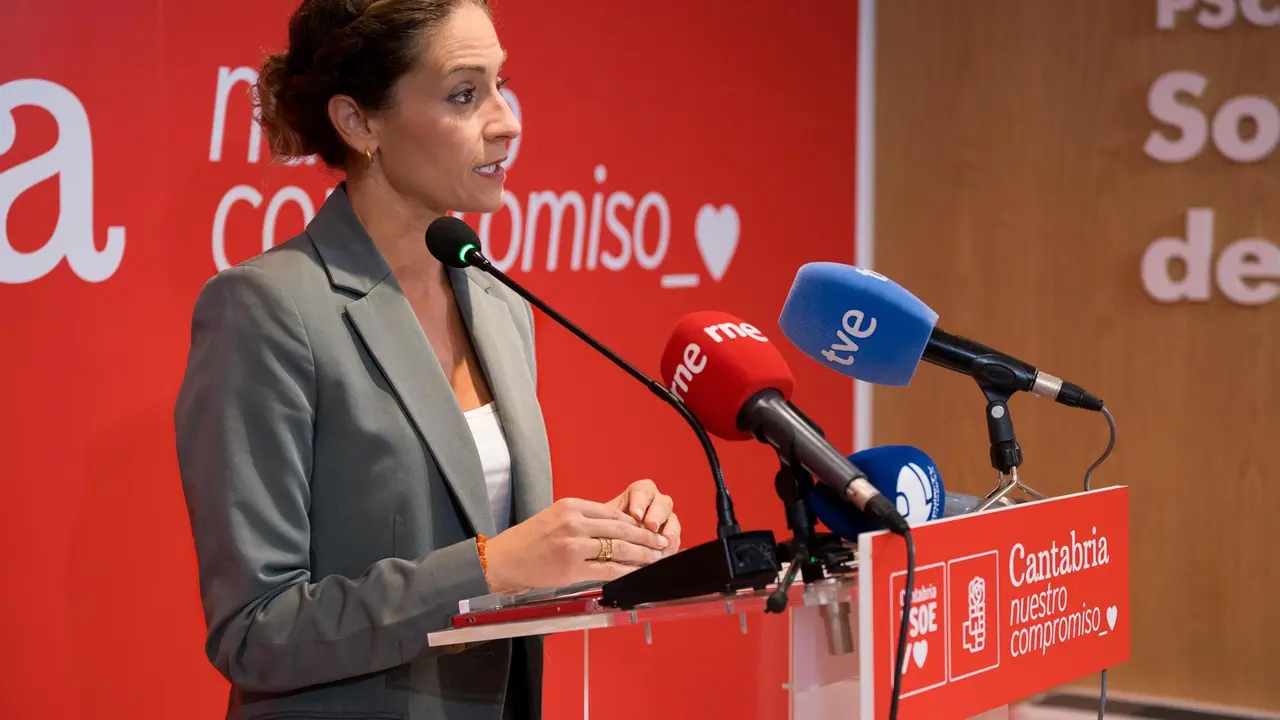 La portavoz del PSOE de Cantabria, Ainoa Quiñones