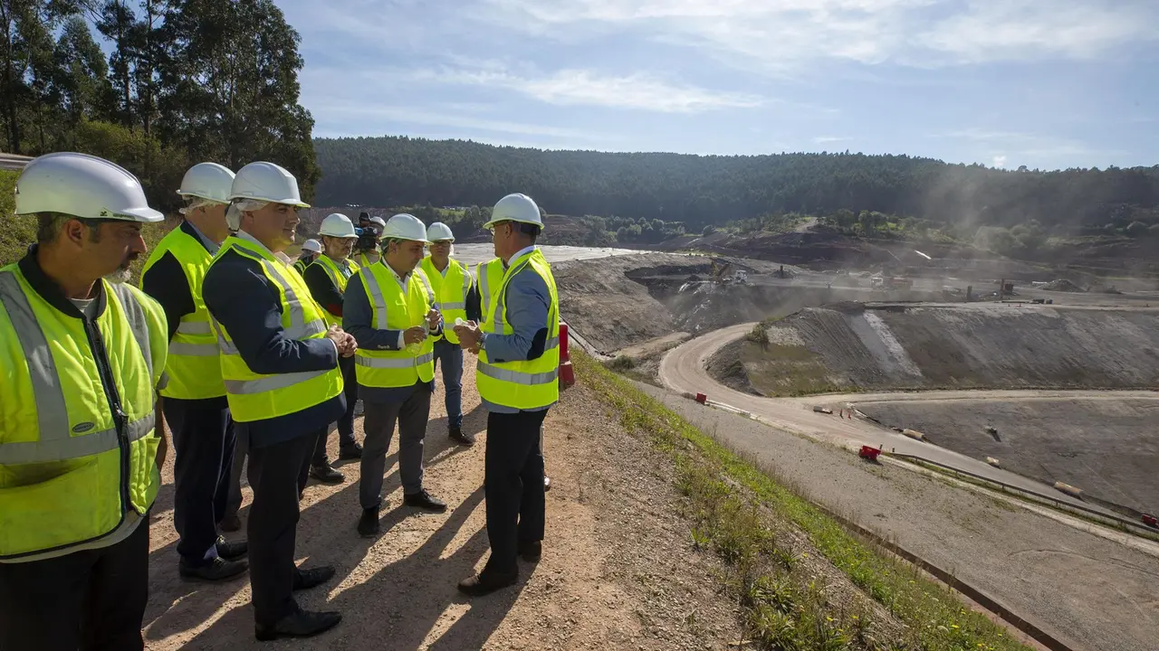 El consejero de Fomento, Vivienda, Ordenación del Territorio y Medio Ambiente, Roberto Media, visita a las instalaciones de IACAN