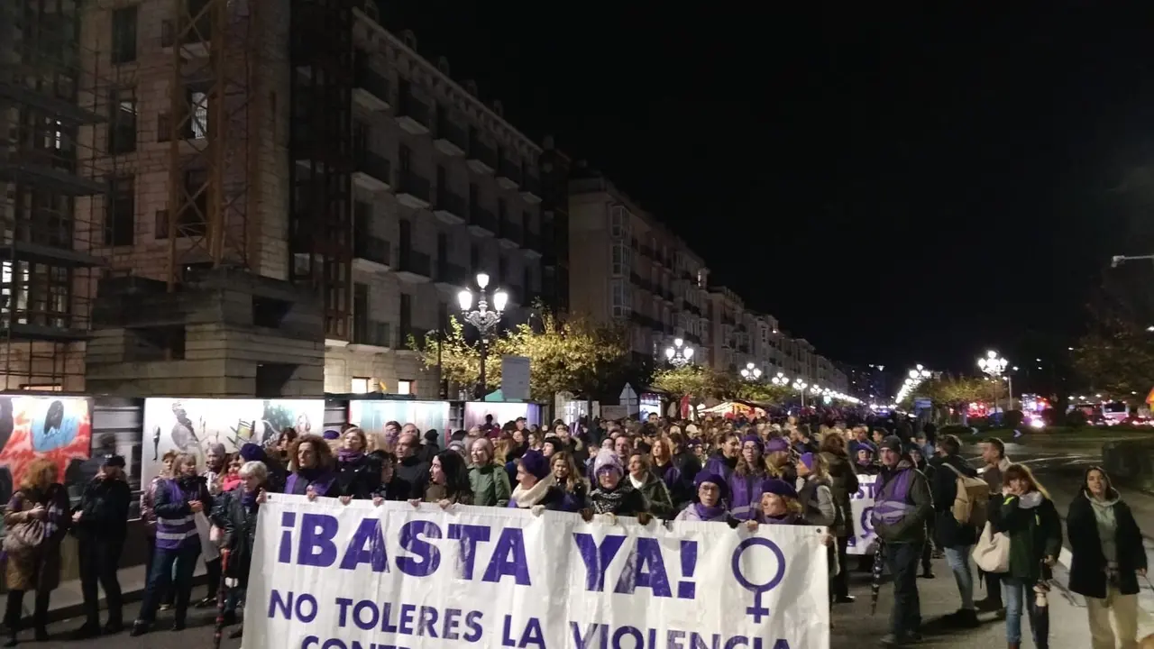 Unas 2.000 personas recorren las calles de Santander contra la violencia machista