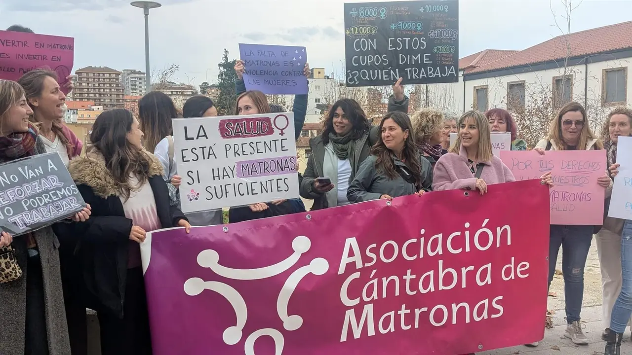 Salud contratar&aacute; dos matronas m&aacute;s "a corto plazo" y reordenar&aacute; el servicio "redimensionar la sobrecarga"