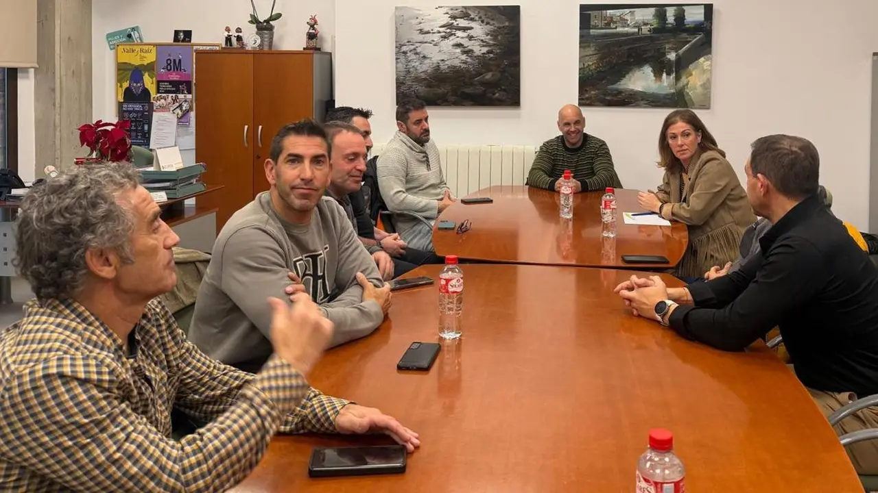 Rosa Díaz durante la reunión que ha mantenido con el comité de empresa de los bomberos