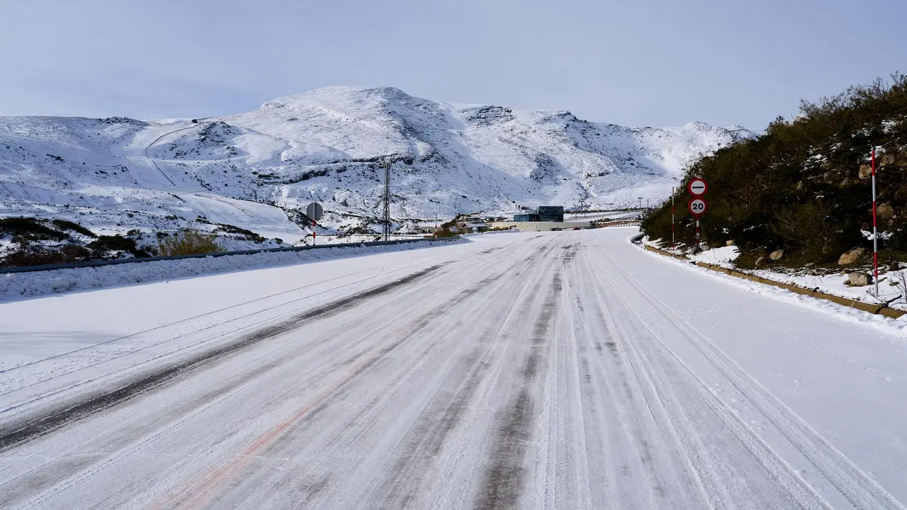 Una carretera nevada en Cantabria