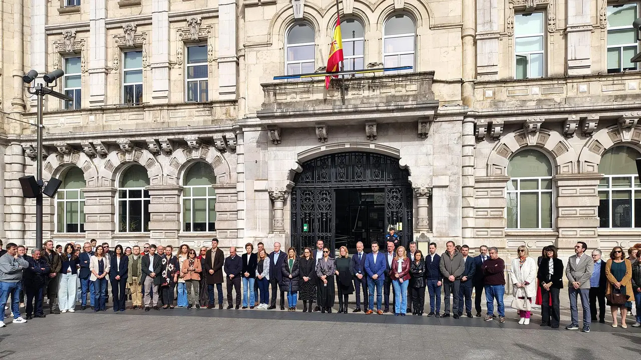 Santander guarda un minuto de silencio por las víctimas de El Bocal