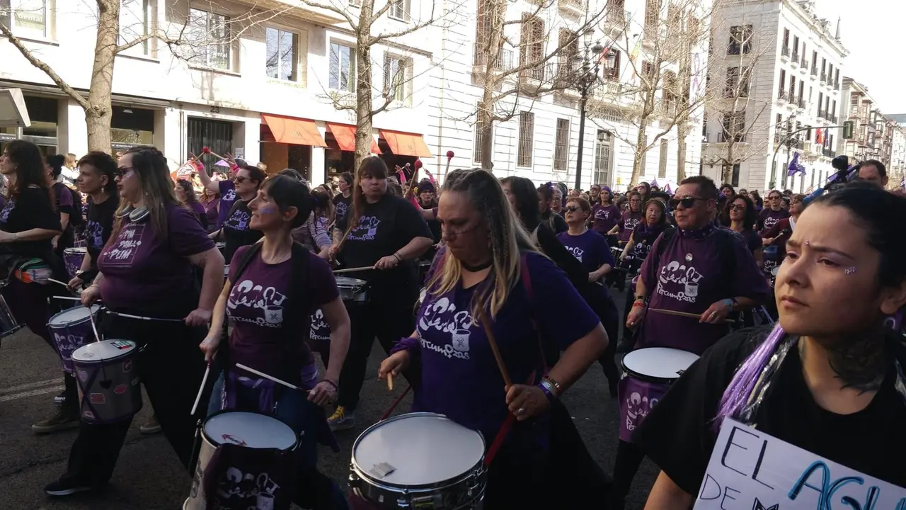 Más de 6.000 personas participan en una manifestación del 8M marcada por el recuerdo a las víctimas de El Bocal