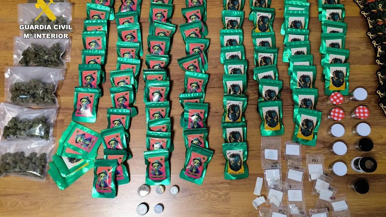 Intervenidos en tres locales de Castro más de 5,5 kilos de sustancias derivadas de marihuana para su venta