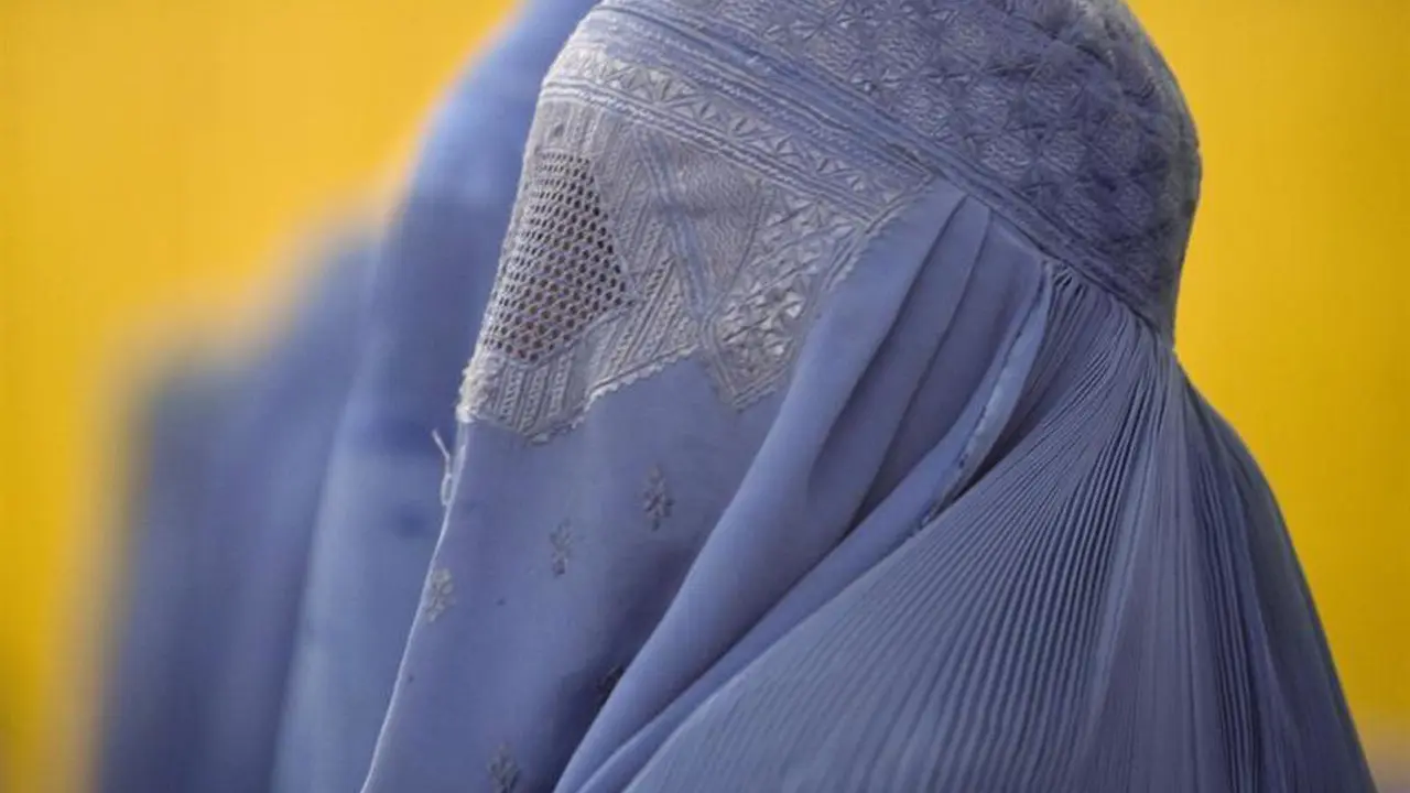 El Parlamento de Cantabria apoya prohibir el burka y el niqab en espacios públicos