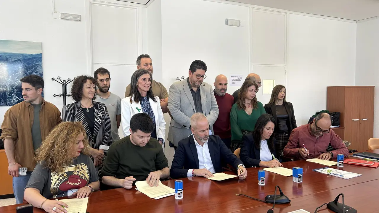 Firma del acuerdo sobre la subida salarial docente