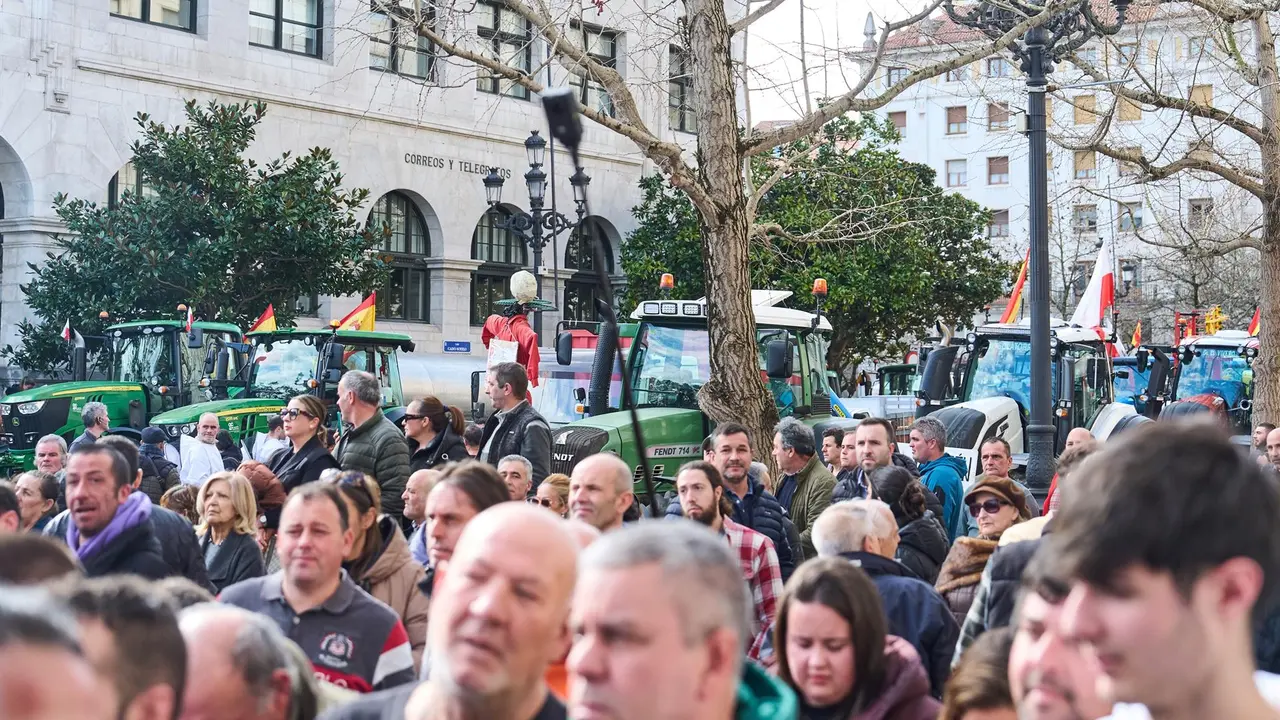 Imagen de archivo de una tractorada en Santander contra el acuerdo de Mercosur