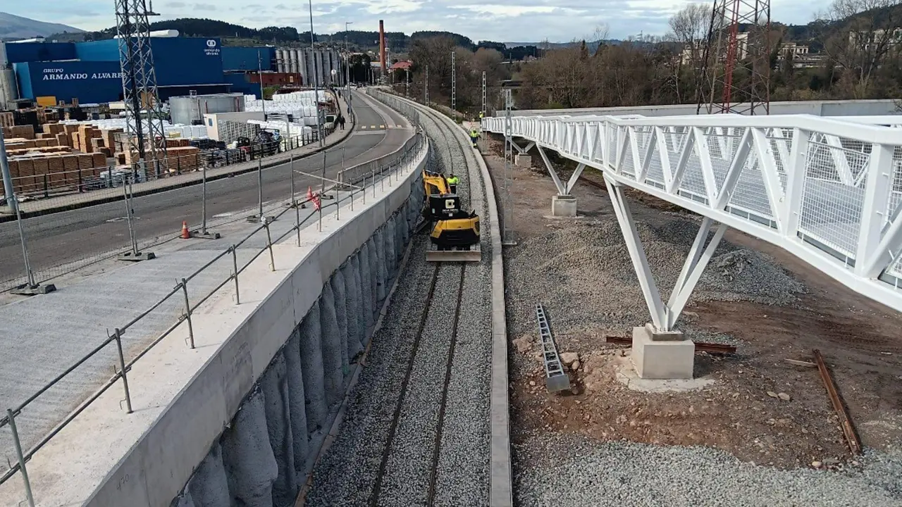 Obras de la vía auxiliar para el soterramiento de Torrelavega