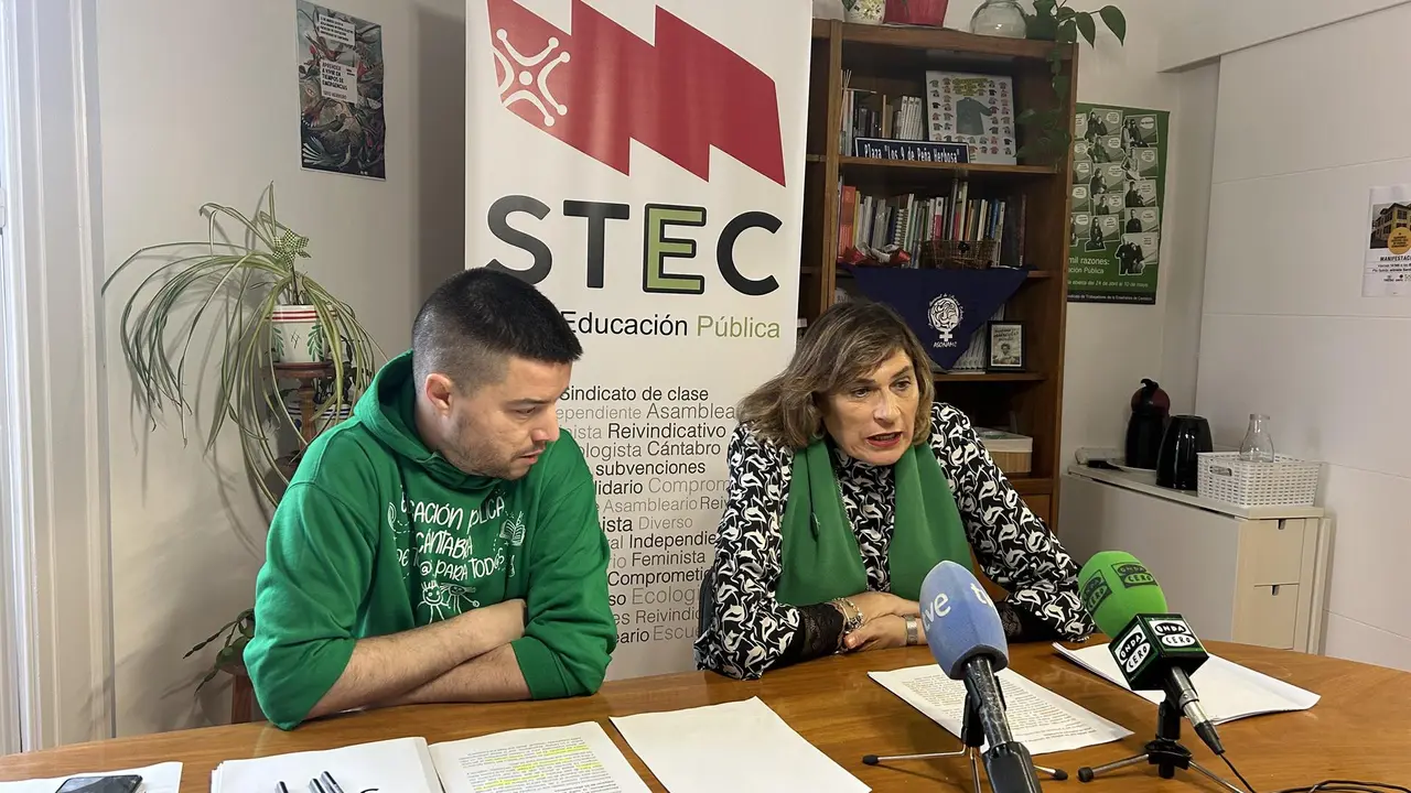 Imagen de una rueda de prensa ofrecida por representantes de STEC