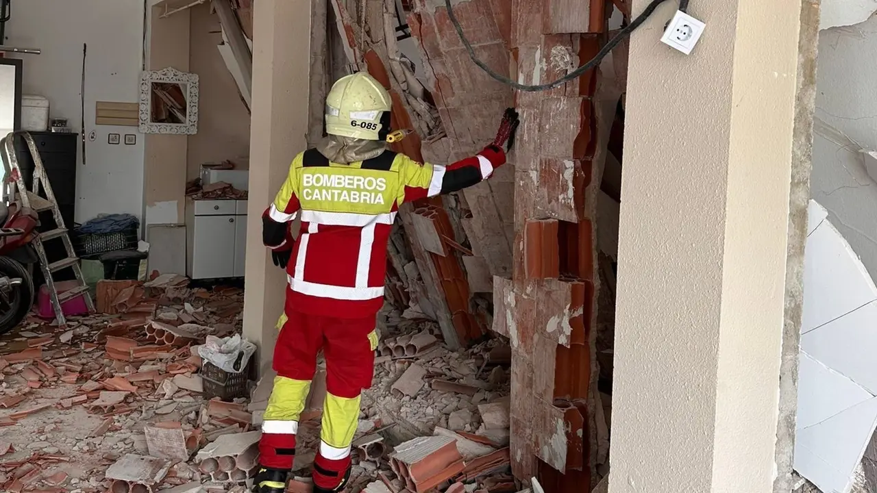 Desalojan a 18 personas de un edificio.