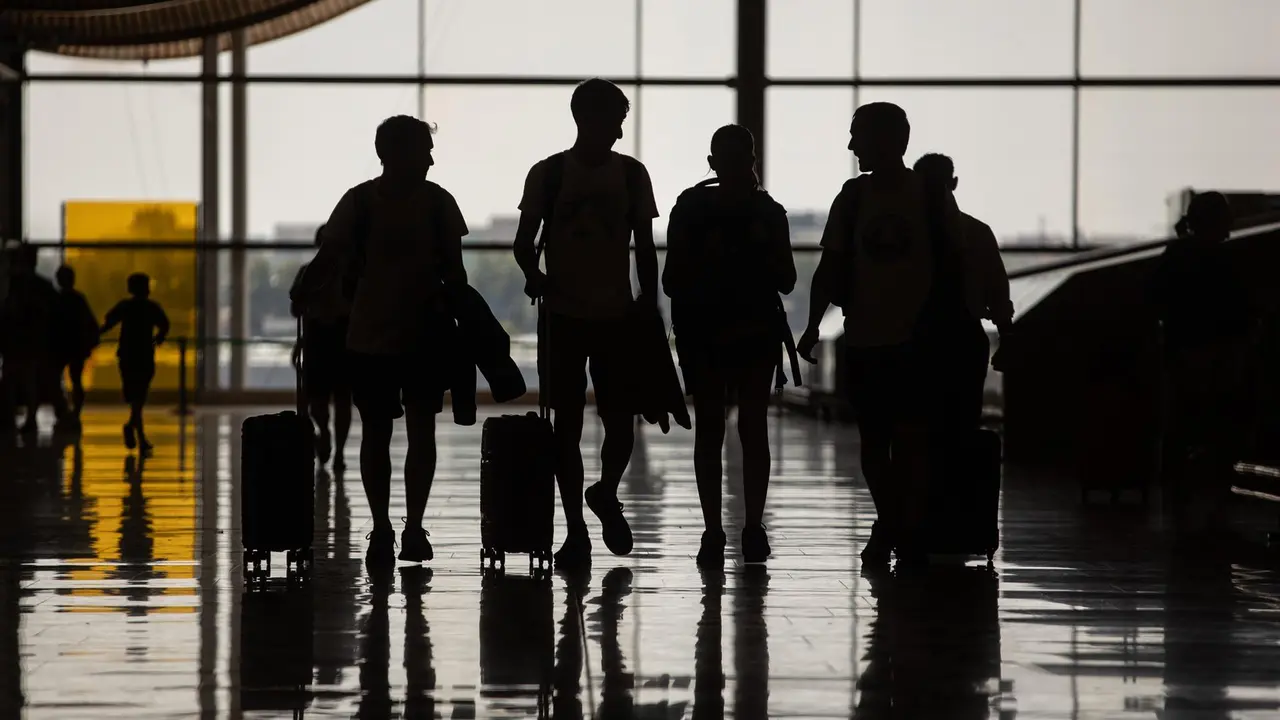 Pasajeros con maletas, en el Aeropuerto Adolfo Suárez Madrid-Barajas
