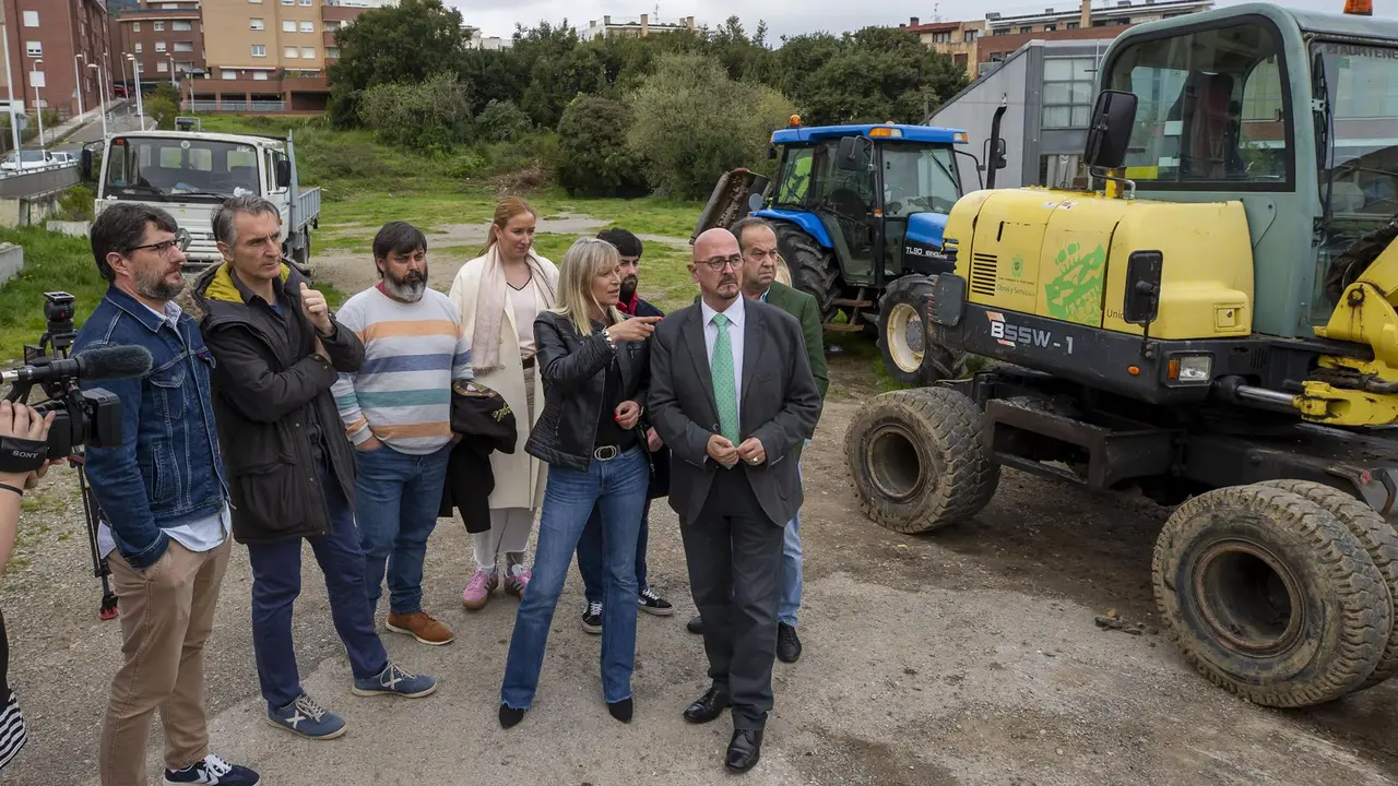 El consejero de Salud, César Pascual, en su visita a Castro Urdiales