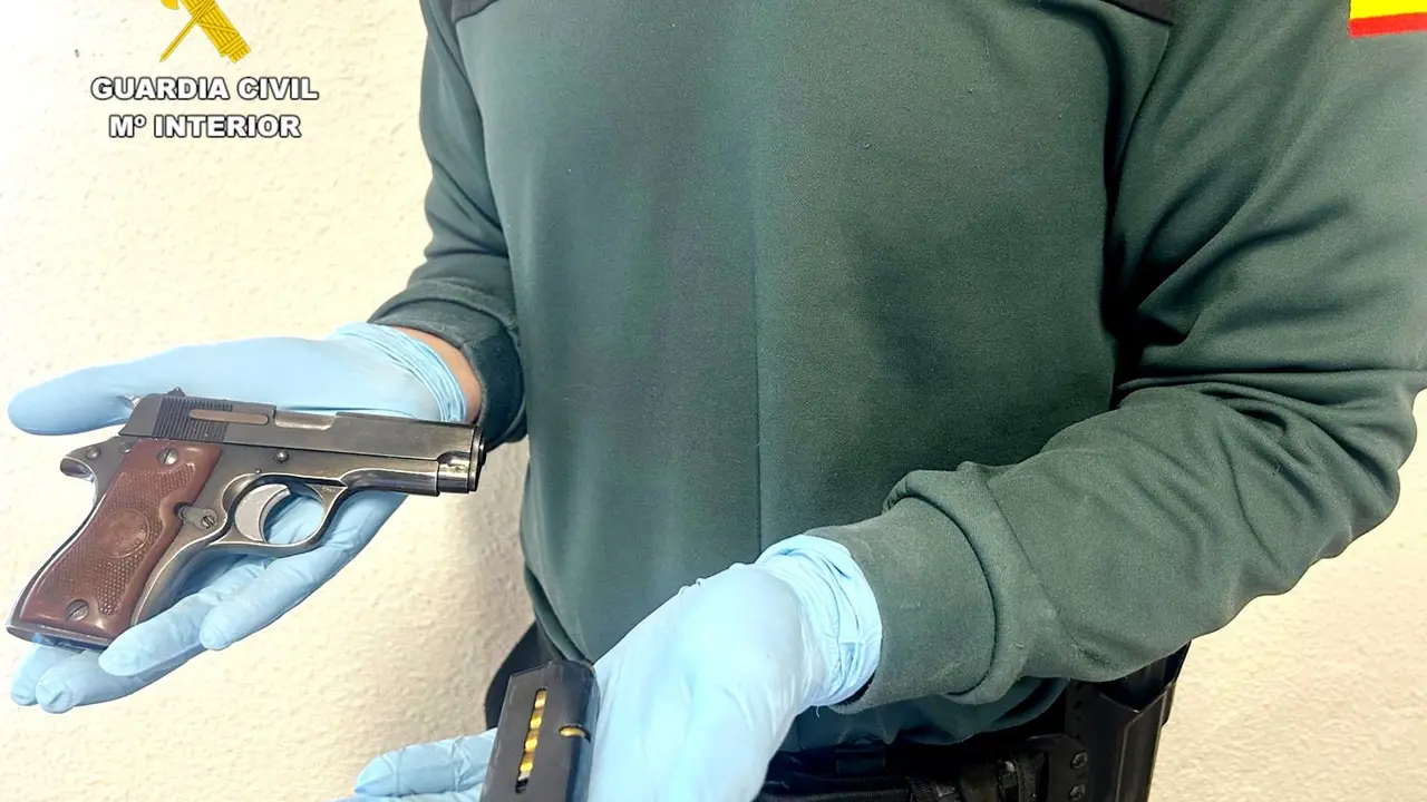 Detenido en Cartes un hombre con una pistola y buscado por una agresión con arma blanca