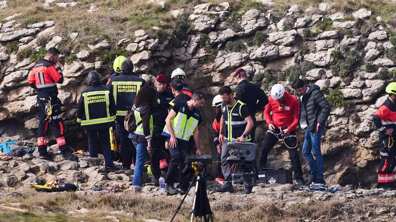 Archivo - Equipos de rescate y servicios de emergencias trabajan en El Bocal 