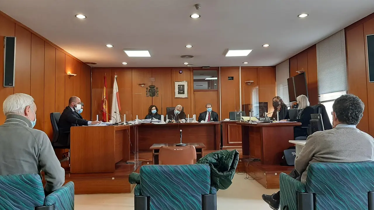 Archivo - Exaltos cargos del SCS acusados de prevaricación en el juicio contra ellos en la Audiencia Provincial de Cantabria 